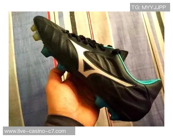 探索美津浓顶级足球鞋的卓越性能与舒适体验，助力每一场精彩比赛