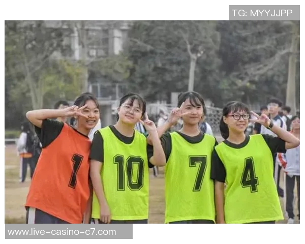 时尚与运动结合的好看足球球服推荐让你在赛场上尽显风采